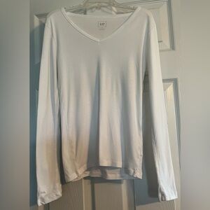 Gap Long Sleeved White V-Neck T-Shirt SZ Medium